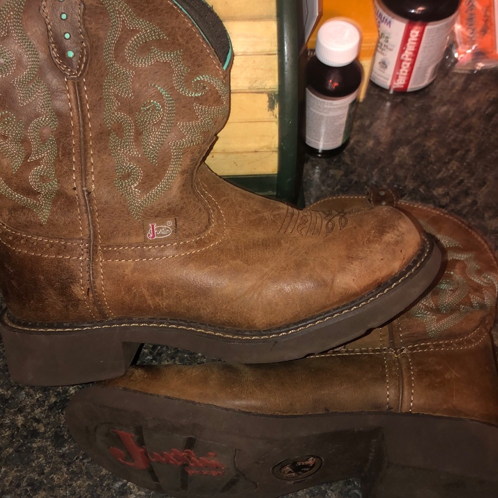 Women’s Justin Boots